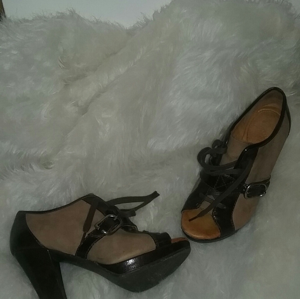 NAYA SHOES sz 5 1/2  heels  3 1/2